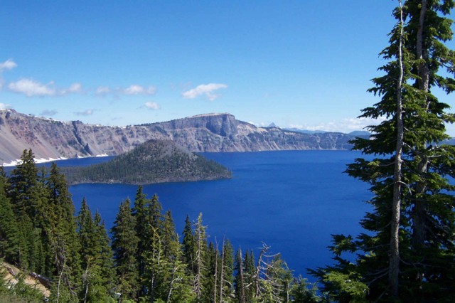 Crater Lake.JPG (575003 bytes)